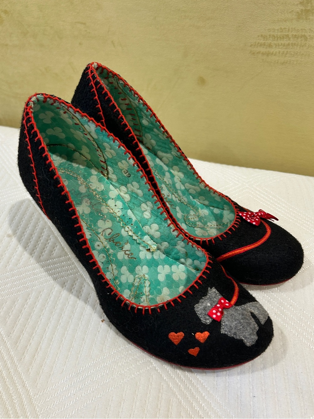 Irregular Choice Scottie Dog black felt heels - Picture 4 of 6